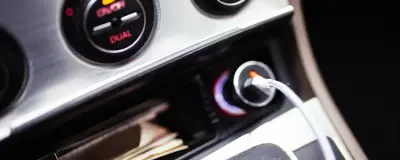 Панель приладів автомобіля вночі