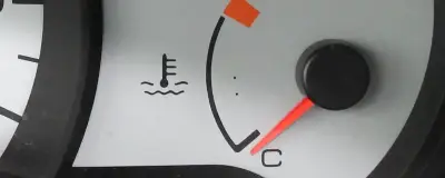 Warning pictograms on an instrument cluster