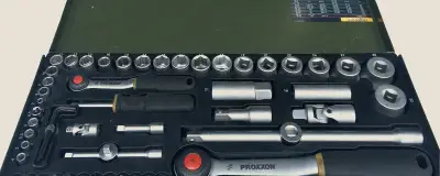 A socket set with ratchets